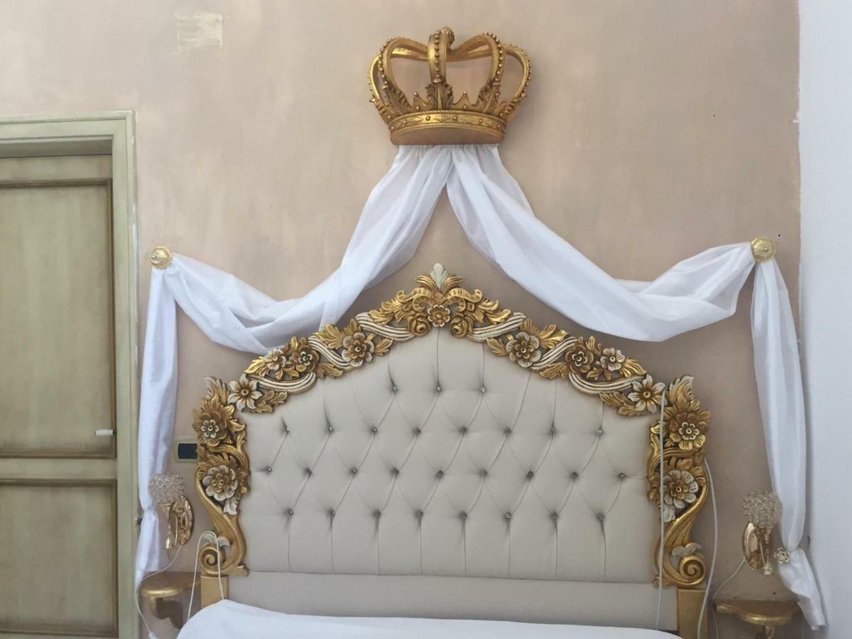 쿠트로피아노 Palazzo Macchia 빌라 외부 사진